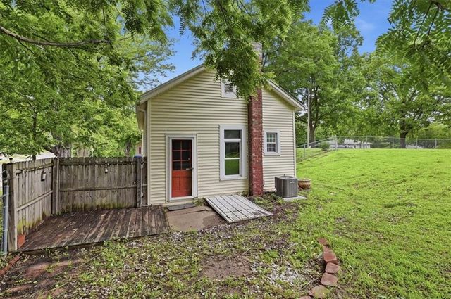 49 Santa Fe Street, Leavenworth, KS 66048