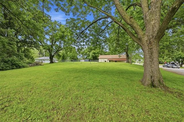 49 Santa Fe Street, Leavenworth, KS 66048