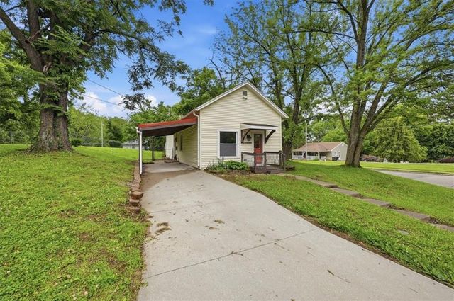 49 Santa Fe Street, Leavenworth, KS 66048