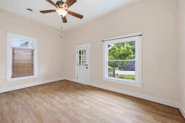 49 Santa Fe Street, Leavenworth, KS 66048