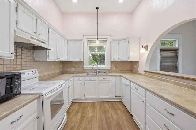 49 Santa Fe Street, Leavenworth, KS 66048