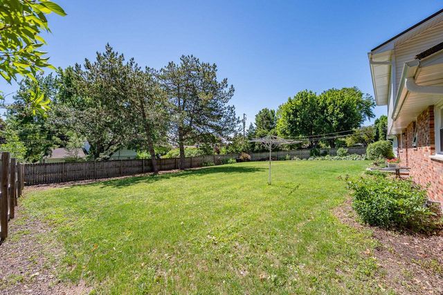 3241 BITTERS COURT, Green Bay, WI 54301