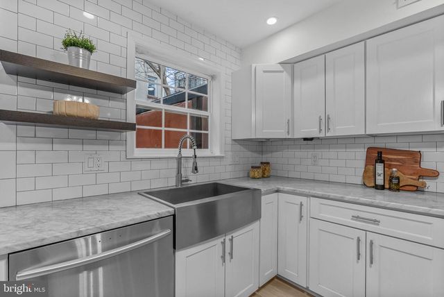 804 S LAWRENCE ST, Philadelphia, PA 19147