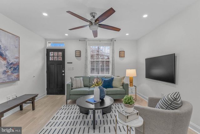 804 S LAWRENCE ST, Philadelphia, PA 19147