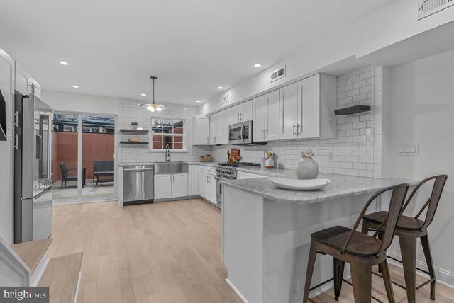 804 S LAWRENCE ST, Philadelphia, PA 19147