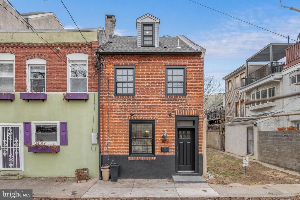 Image 1 of property listing at 804 S LAWRENCE ST, Philadelphia, PA 19147
