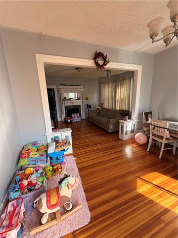 75 Sumter Street, Providence, RI 02907