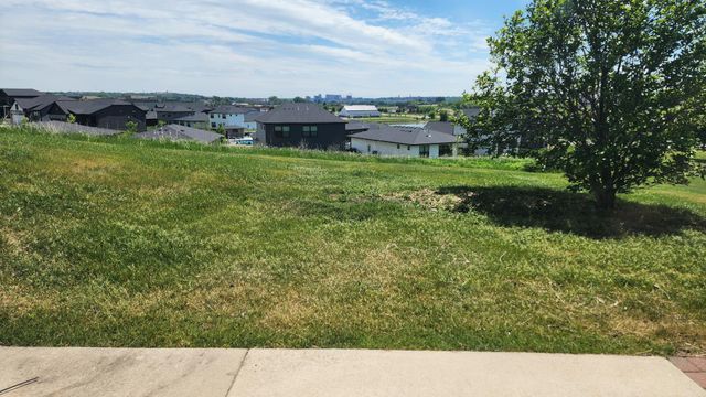 2136 Ashland Drive NW, Rochester, MN 55901