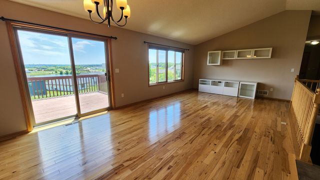 2136 Ashland Drive NW, Rochester, MN 55901