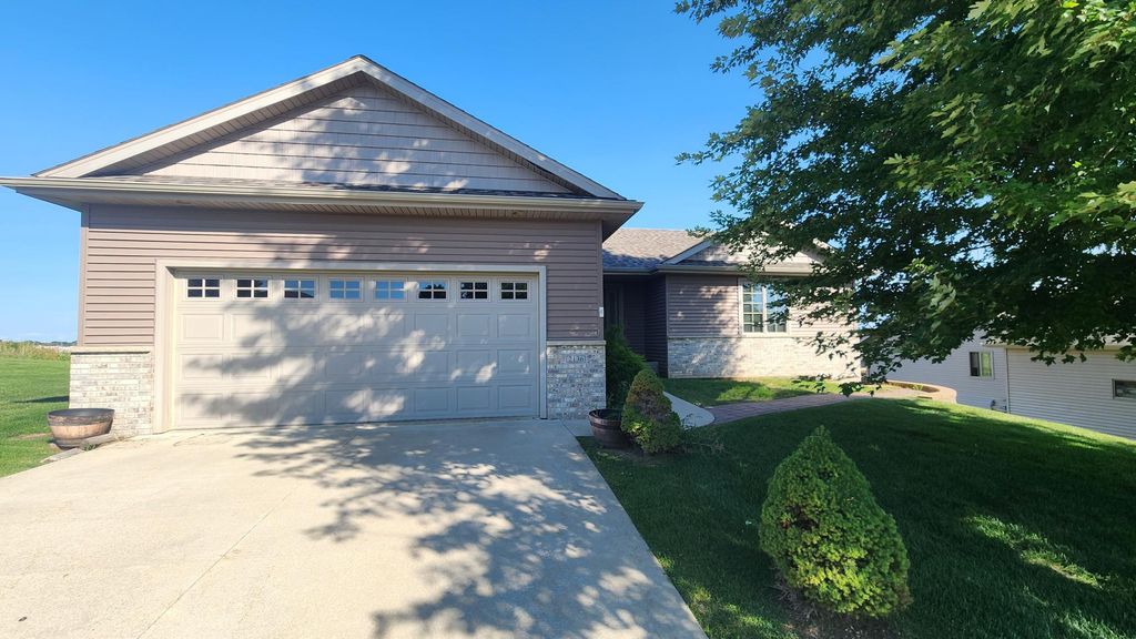 2136 Ashland Drive NW, Rochester, MN 55901