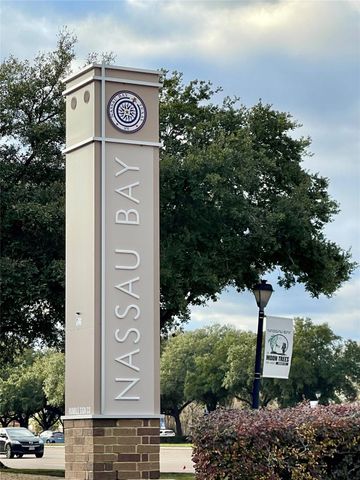 1880 Saxony Lane, Houston, TX 77058