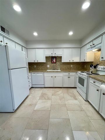 1880 Saxony Lane, Houston, TX 77058