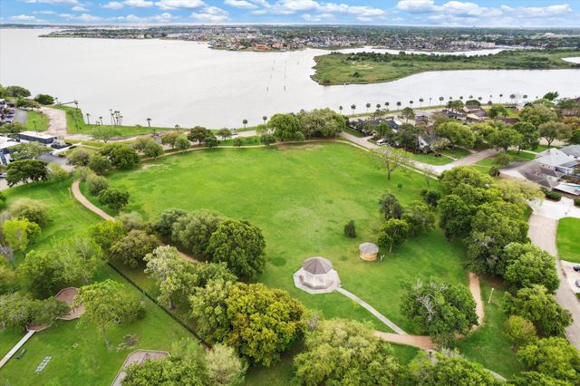 1880 Saxony Lane, Houston, TX 77058