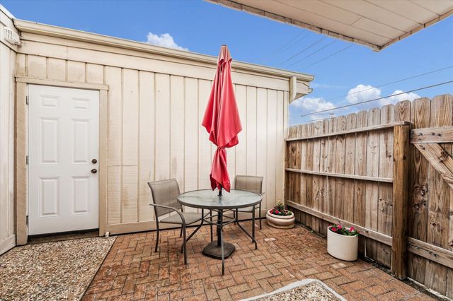 1880 Saxony Lane, Houston, TX 77058