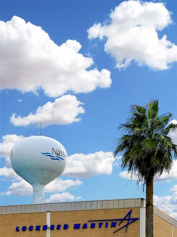 1880 Saxony Lane, Houston, TX 77058