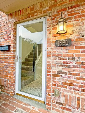 1880 Saxony Lane, Houston, TX 77058