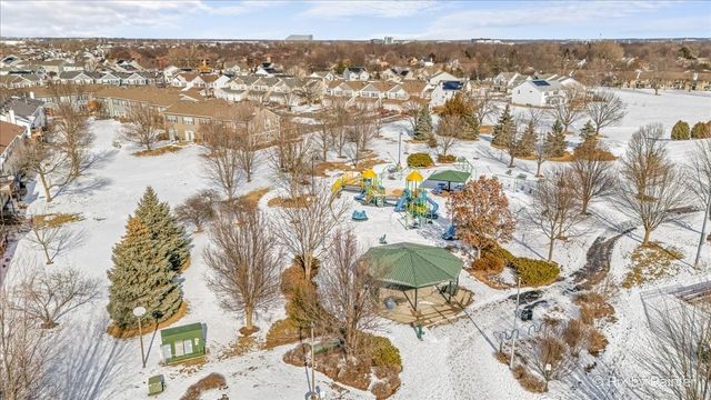 2424 Oneida Lane, Naperville, IL 60563