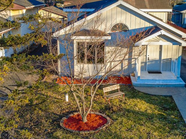 26235 N Walnut Avenue, Mundelein, IL 60060