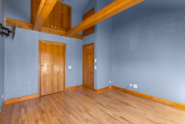 26235 N Walnut Avenue, Mundelein, IL 60060