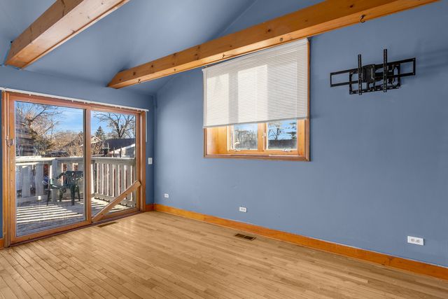 26235 N Walnut Avenue, Mundelein, IL 60060