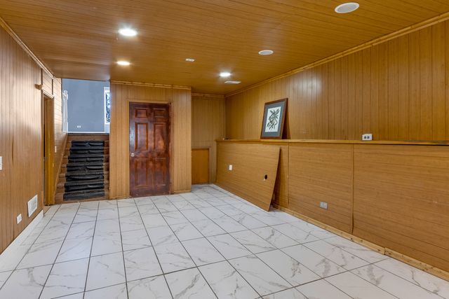 26235 N Walnut Avenue, Mundelein, IL 60060