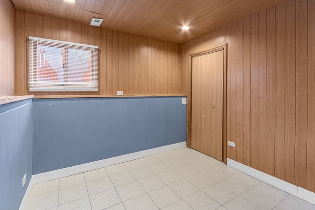 26235 N Walnut Avenue, Mundelein, IL 60060