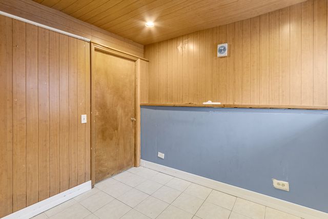 26235 N Walnut Avenue, Mundelein, IL 60060