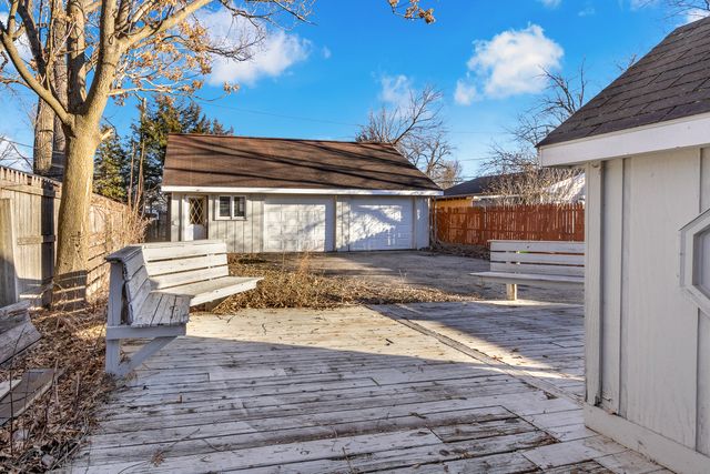 26235 N Walnut Avenue, Mundelein, IL 60060