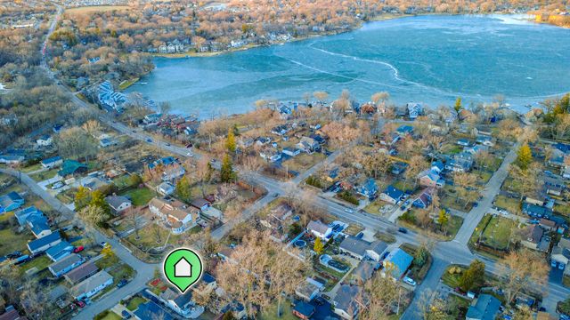 26235 N Walnut Avenue, Mundelein, IL 60060