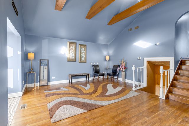 26235 N Walnut Avenue, Mundelein, IL 60060