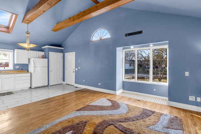 26235 N Walnut Avenue, Mundelein, IL 60060