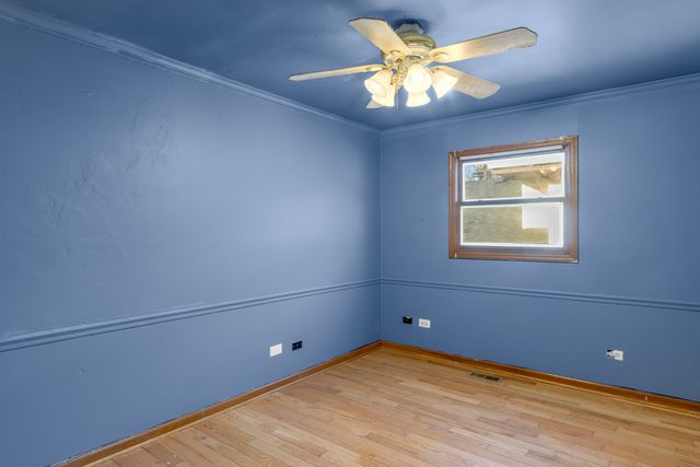 26235 N Walnut Avenue, Mundelein, IL 60060