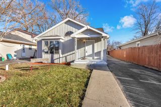26235 N Walnut Avenue, Mundelein, IL 60060