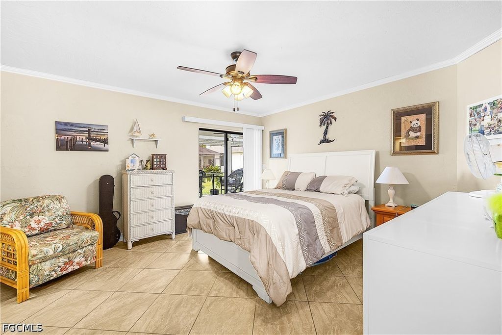 Image 12 of property listing at 4708 SW 8th PL 105, Cape Coral, FL 33914