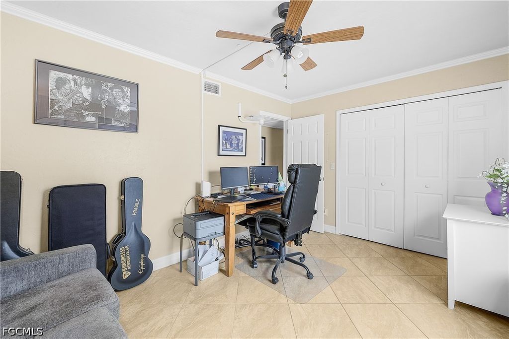 Image 15 of property listing at 4708 SW 8th PL 105, Cape Coral, FL 33914