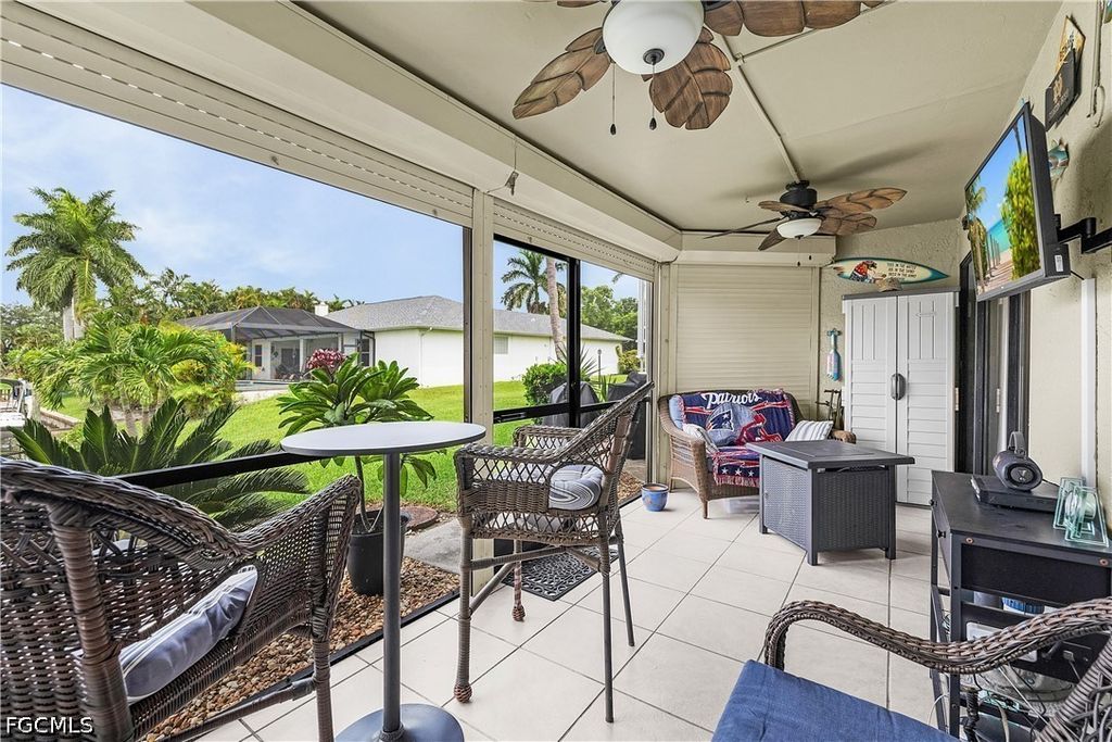 Image 20 of property listing at 4708 SW 8th PL 105, Cape Coral, FL 33914
