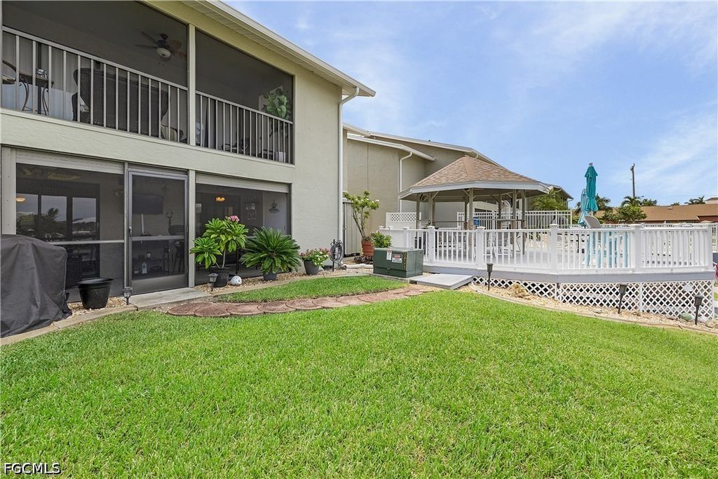 Image 22 of property listing at 4708 SW 8th PL 105, Cape Coral, FL 33914