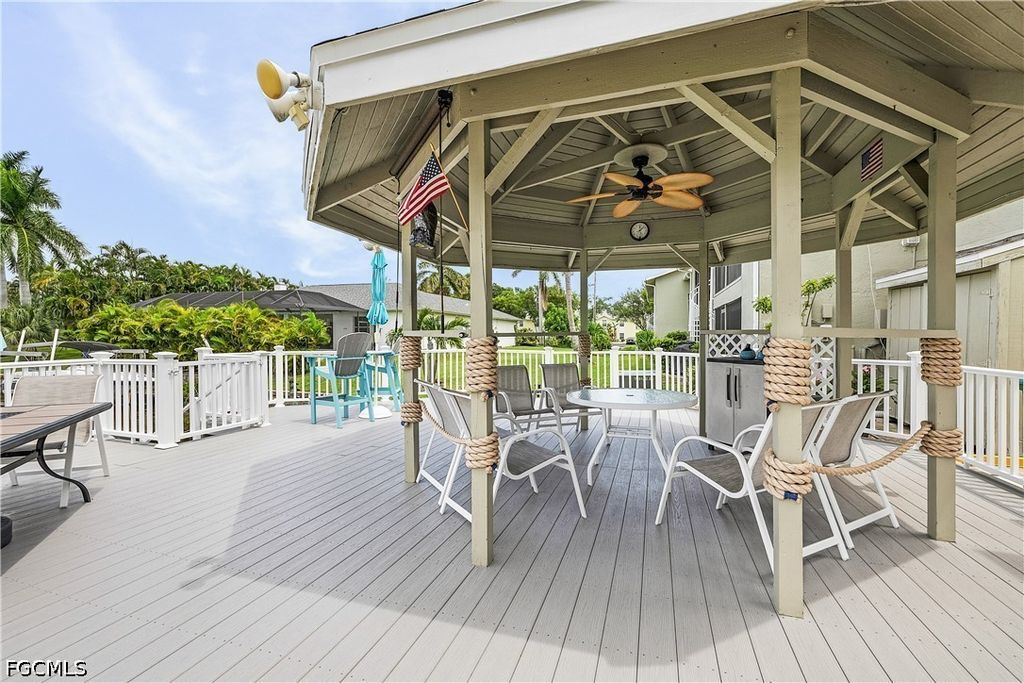 Image 24 of property listing at 4708 SW 8th PL 105, Cape Coral, FL 33914