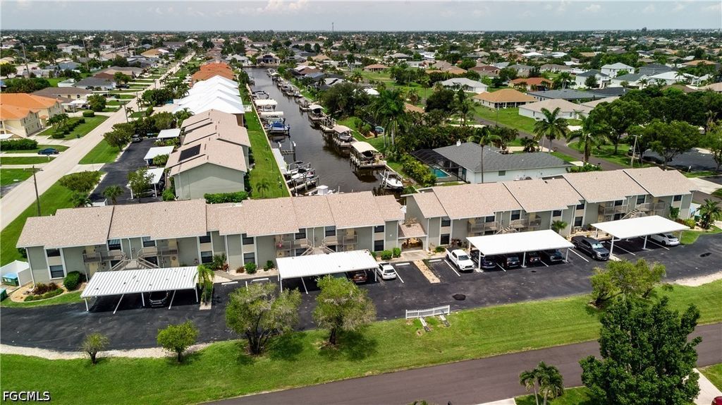 Image 31 of property listing at 4708 SW 8th PL 105, Cape Coral, FL 33914