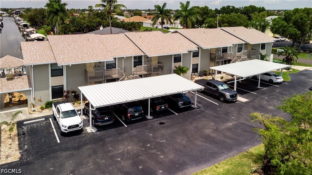 Image 32 of property listing at 4708 SW 8th PL 105, Cape Coral, FL 33914