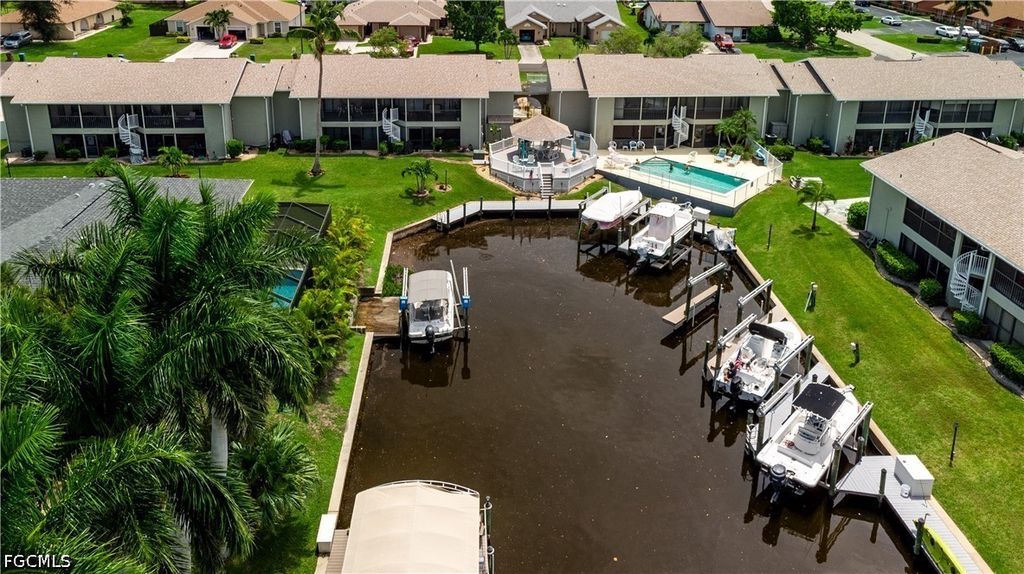 Image 33 of property listing at 4708 SW 8th PL 105, Cape Coral, FL 33914