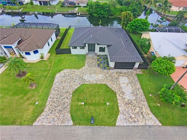 305 SW 15th TER, Cape Coral, FL 33991