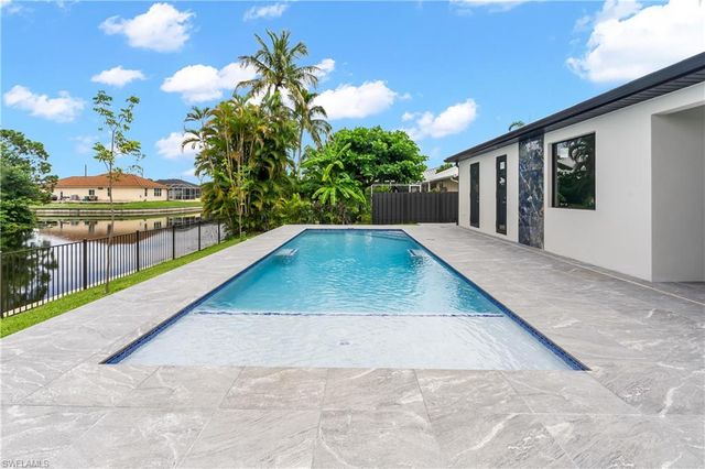 305 SW 15th TER, Cape Coral, FL 33991