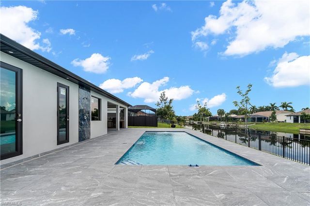 305 SW 15th TER, Cape Coral, FL 33991