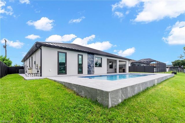 305 SW 15th TER, Cape Coral, FL 33991