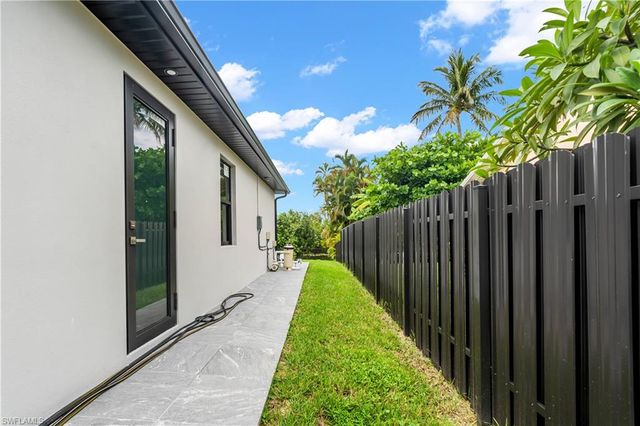 305 SW 15th TER, Cape Coral, FL 33991
