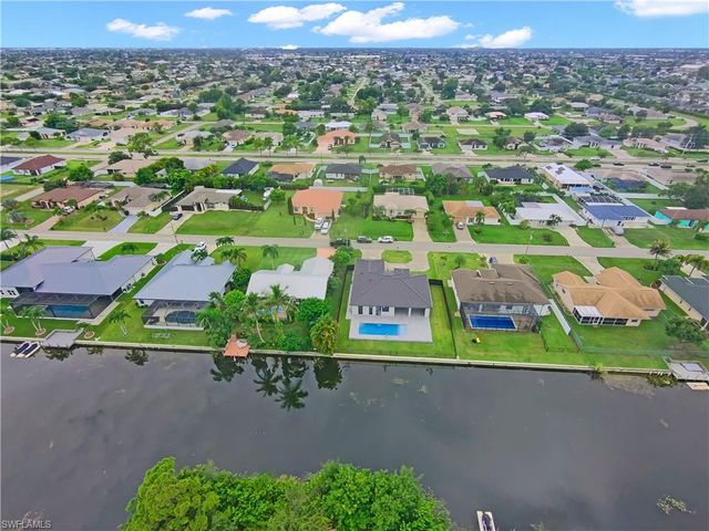 305 SW 15th TER, Cape Coral, FL 33991