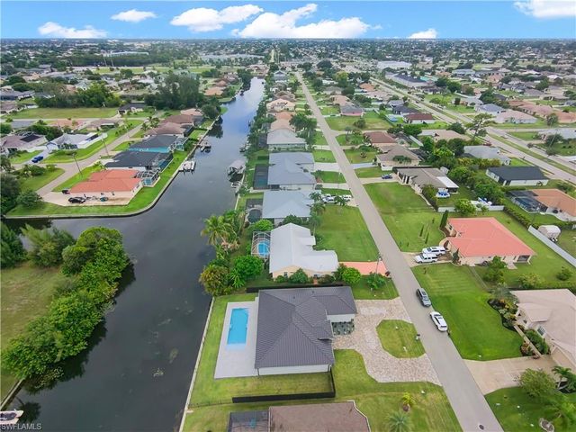 305 SW 15th TER, Cape Coral, FL 33991