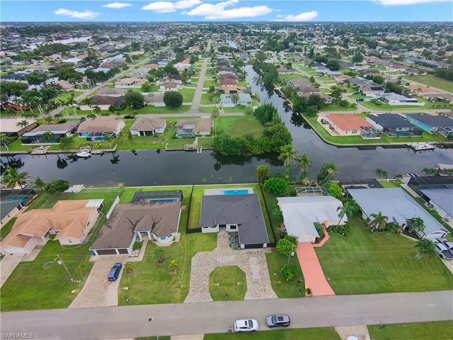 305 SW 15th TER, Cape Coral, FL 33991