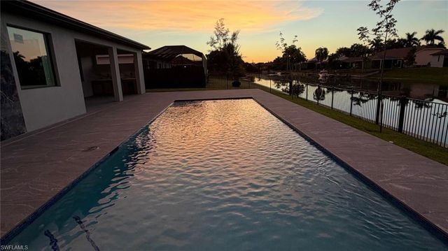 305 SW 15th TER, Cape Coral, FL 33991